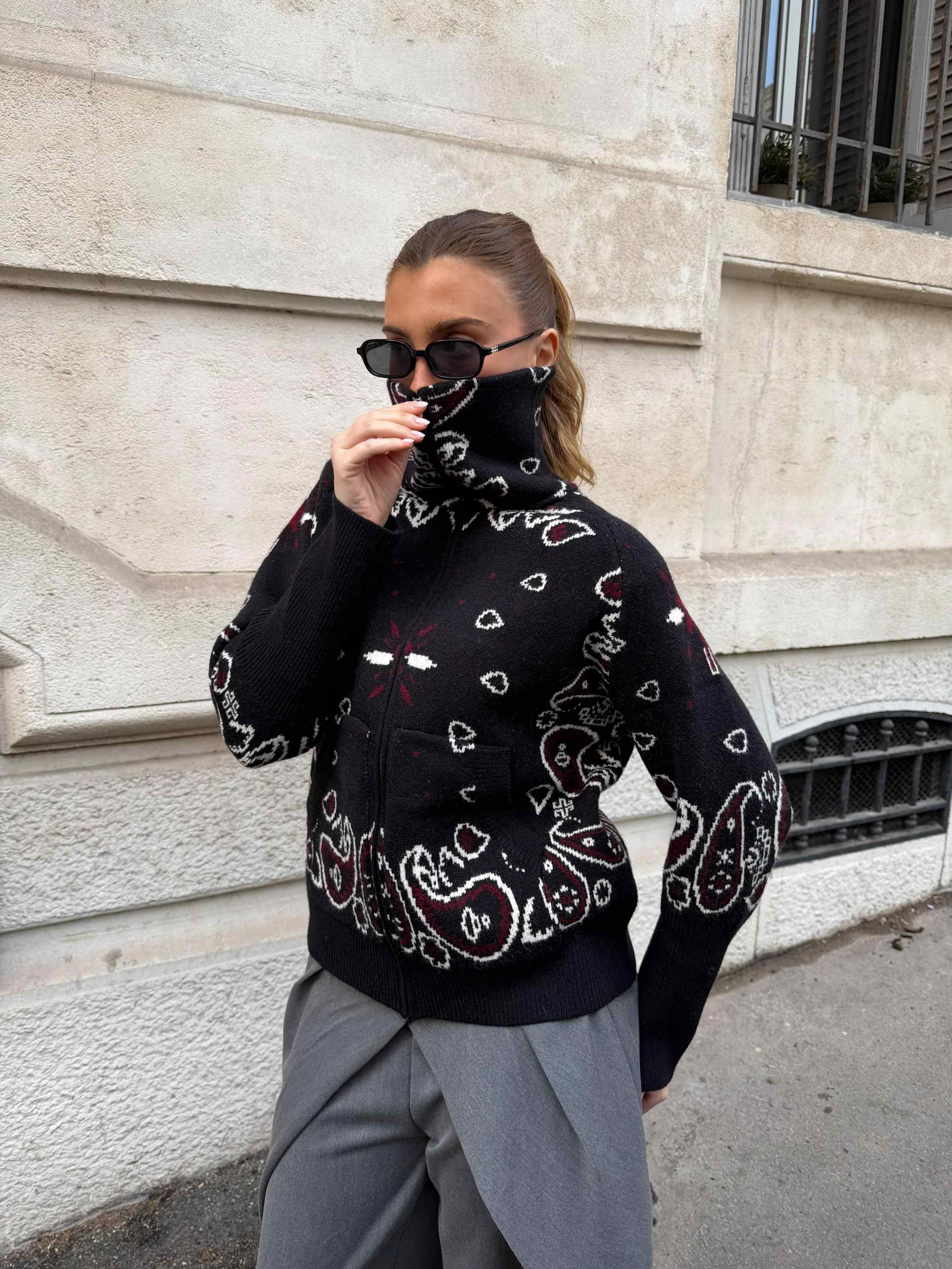 Cardigan Gris con Estampado Bandana