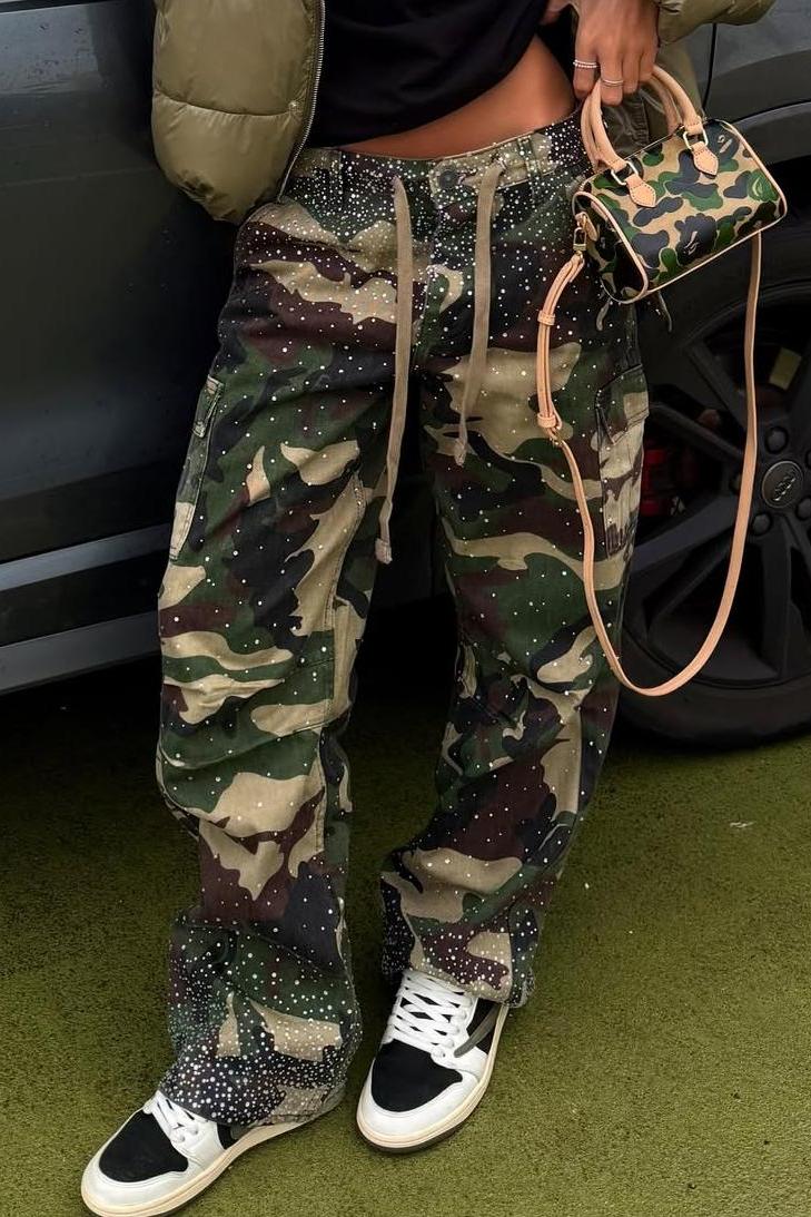 Versatile Cargo Pants with Stars - Amazonas