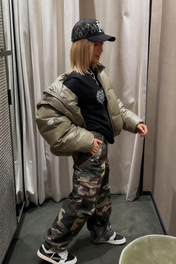 Versatile Cargo Pants with Stars - Amazonas